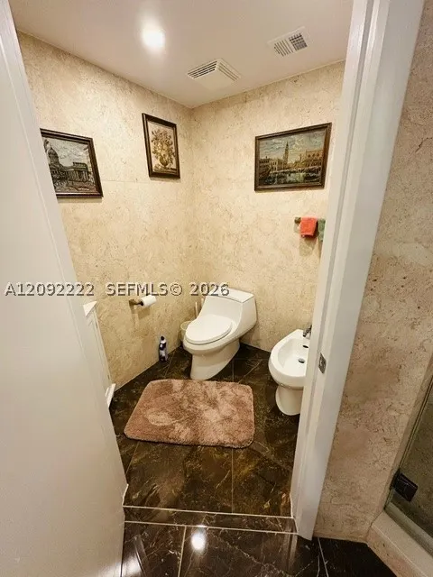 18911 Collins Ave #604