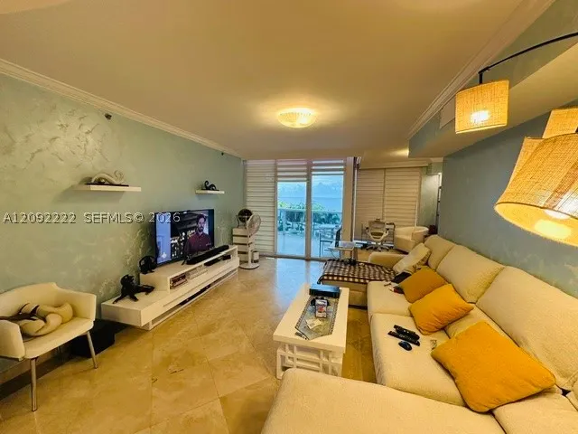 18911 Collins Ave #604
