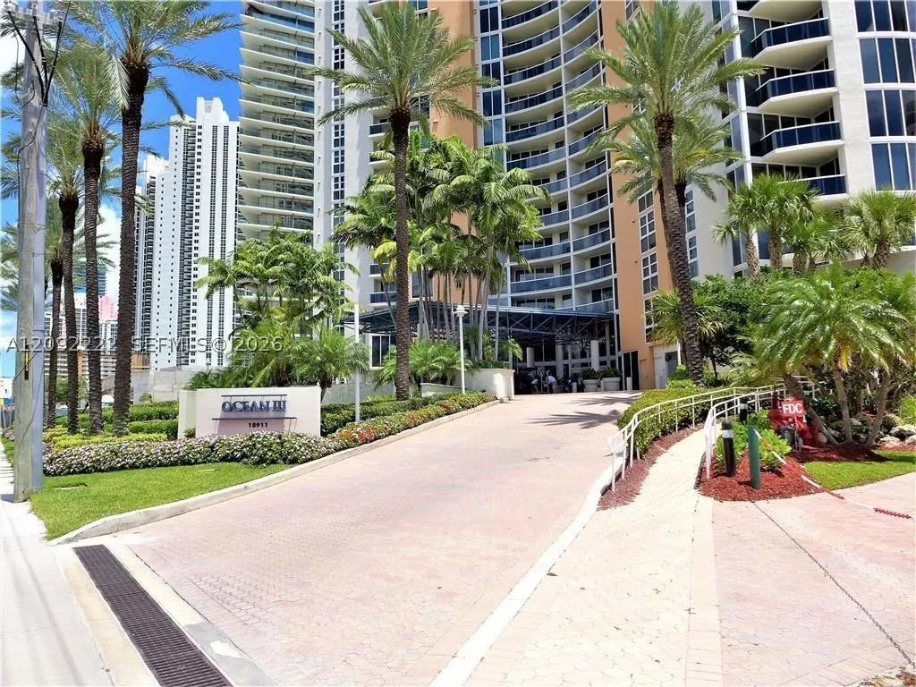 18911 Collins Ave #604