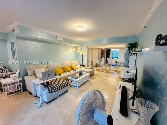 18911 Collins Ave #604