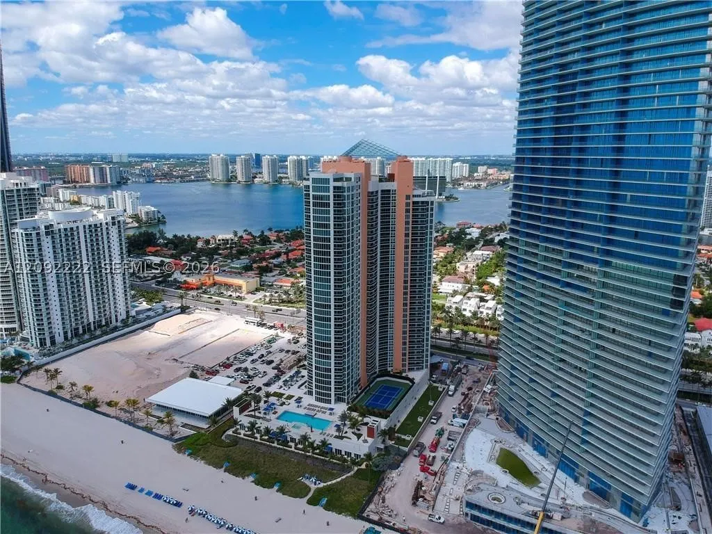 18911 Collins Ave #604