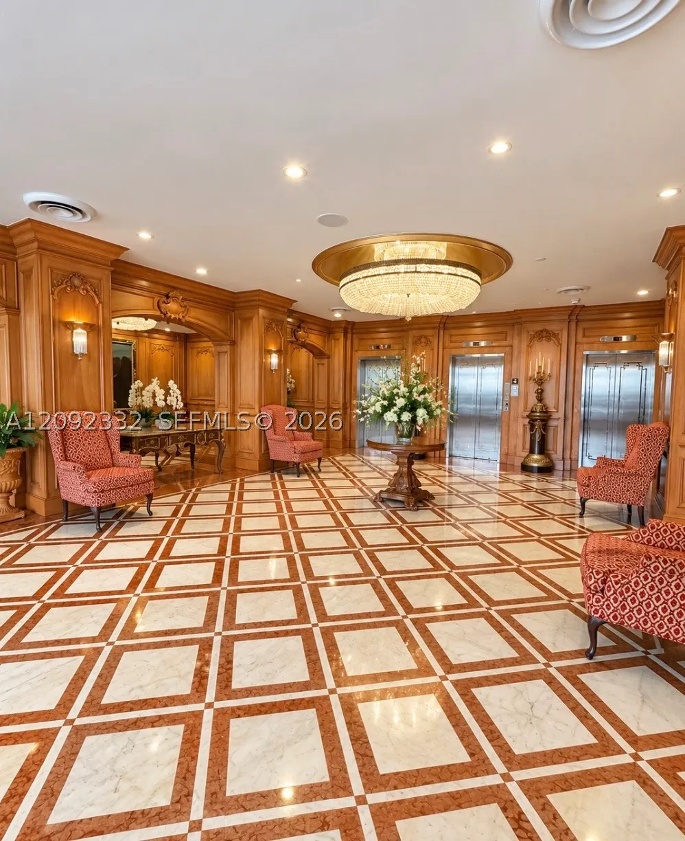 700 Biltmore Way #1212