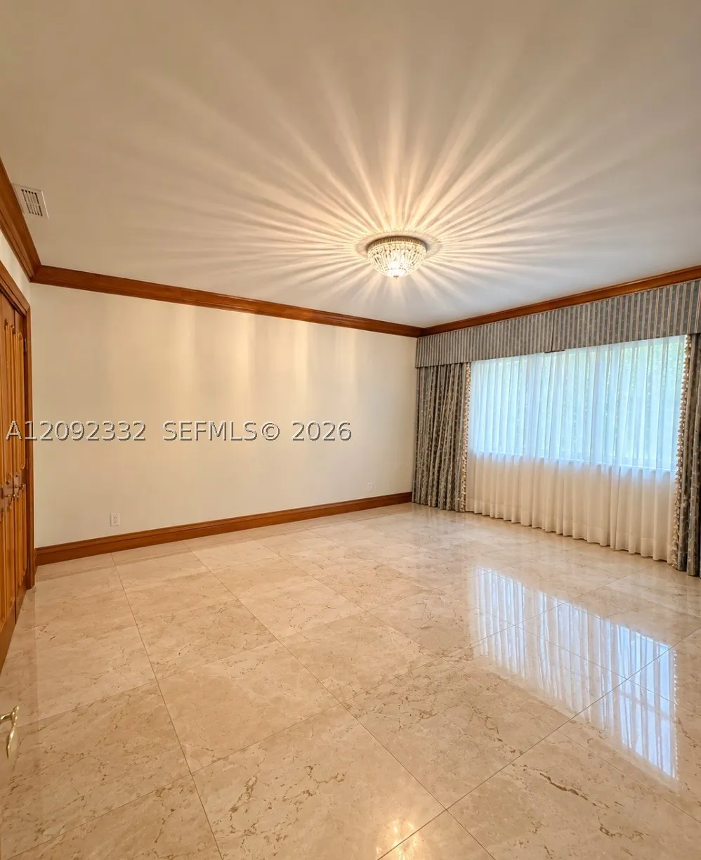 700 Biltmore Way #1212