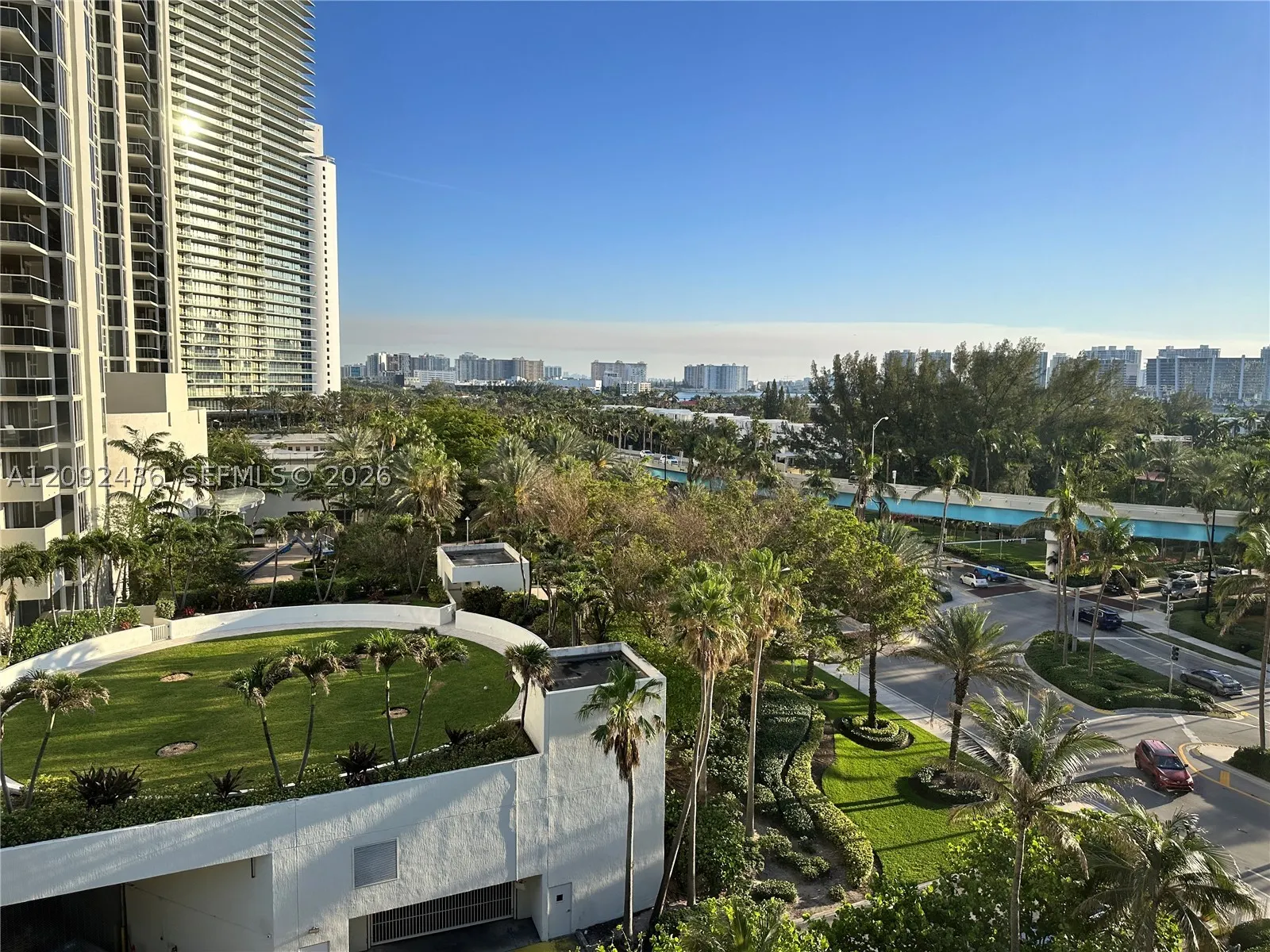 19201 Collins Ave #644