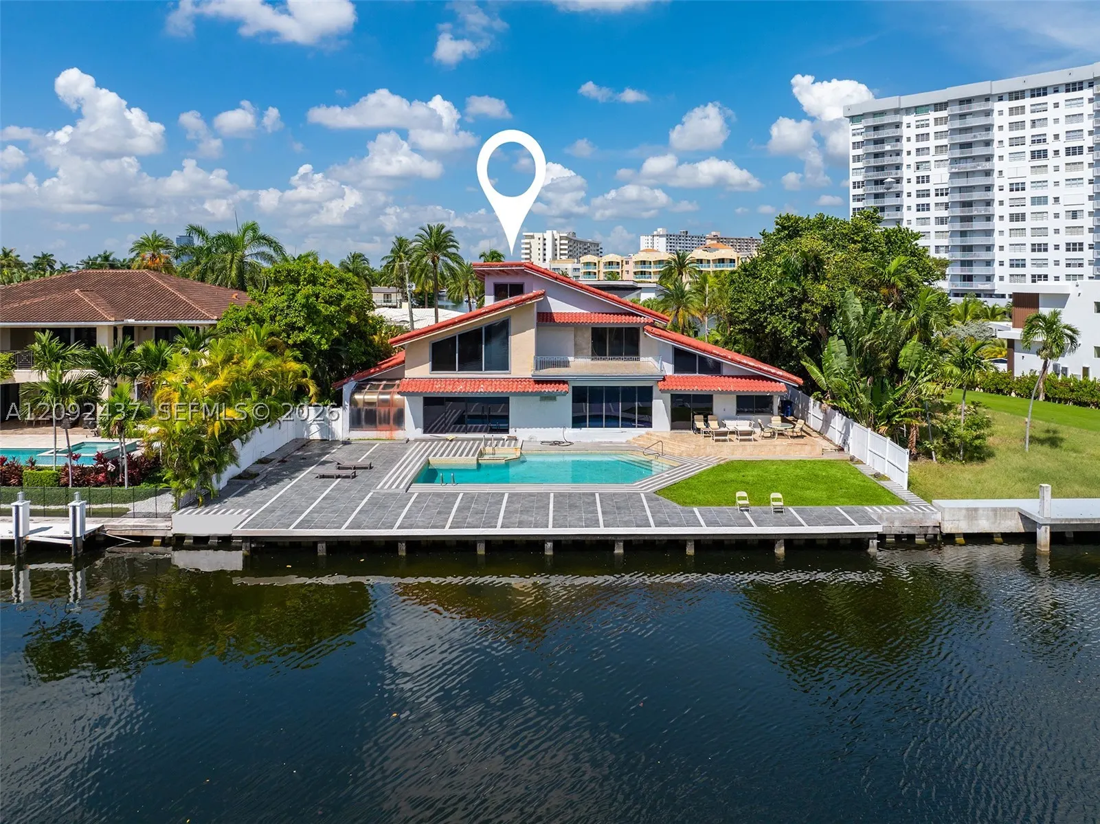 507 Palm Dr