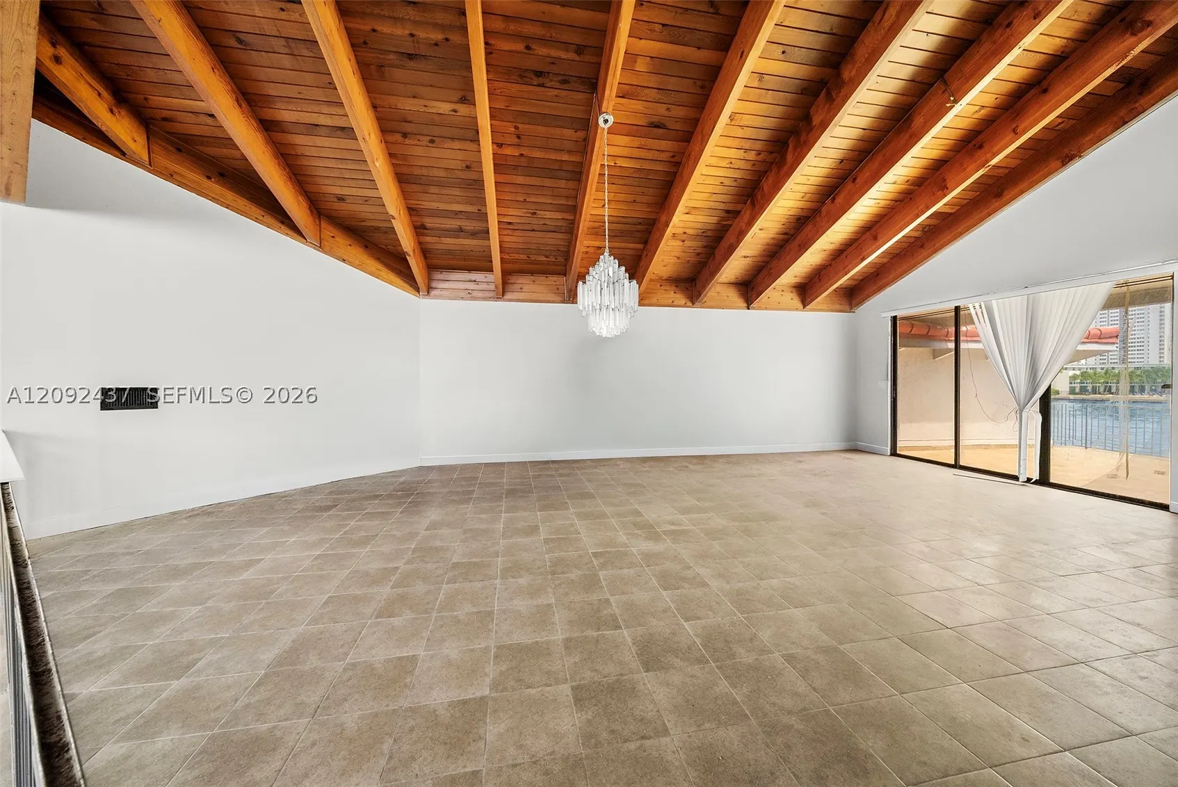 507 Palm Dr