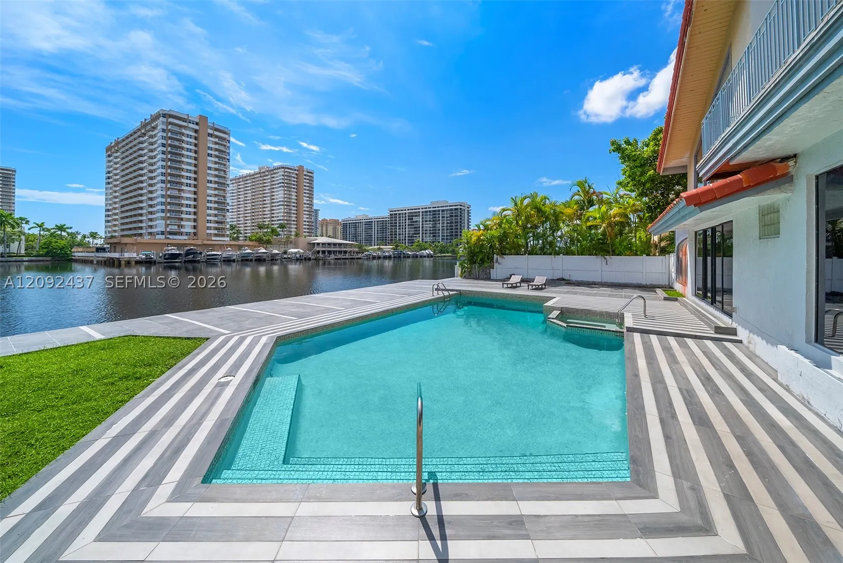 507 Palm Dr