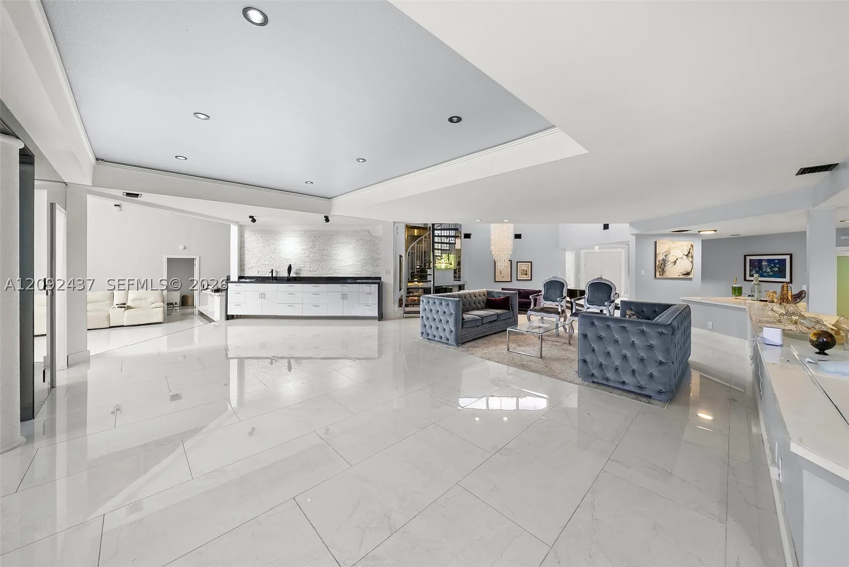 507 Palm Dr