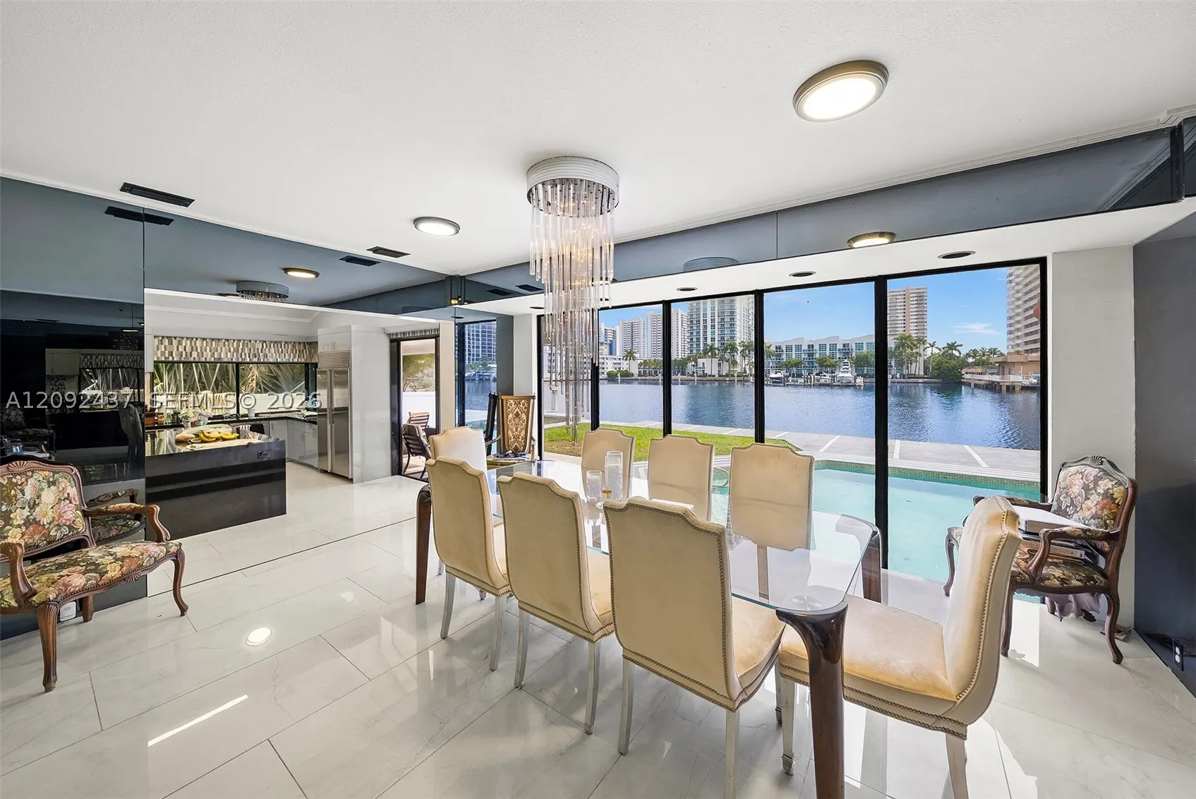 507 Palm Dr