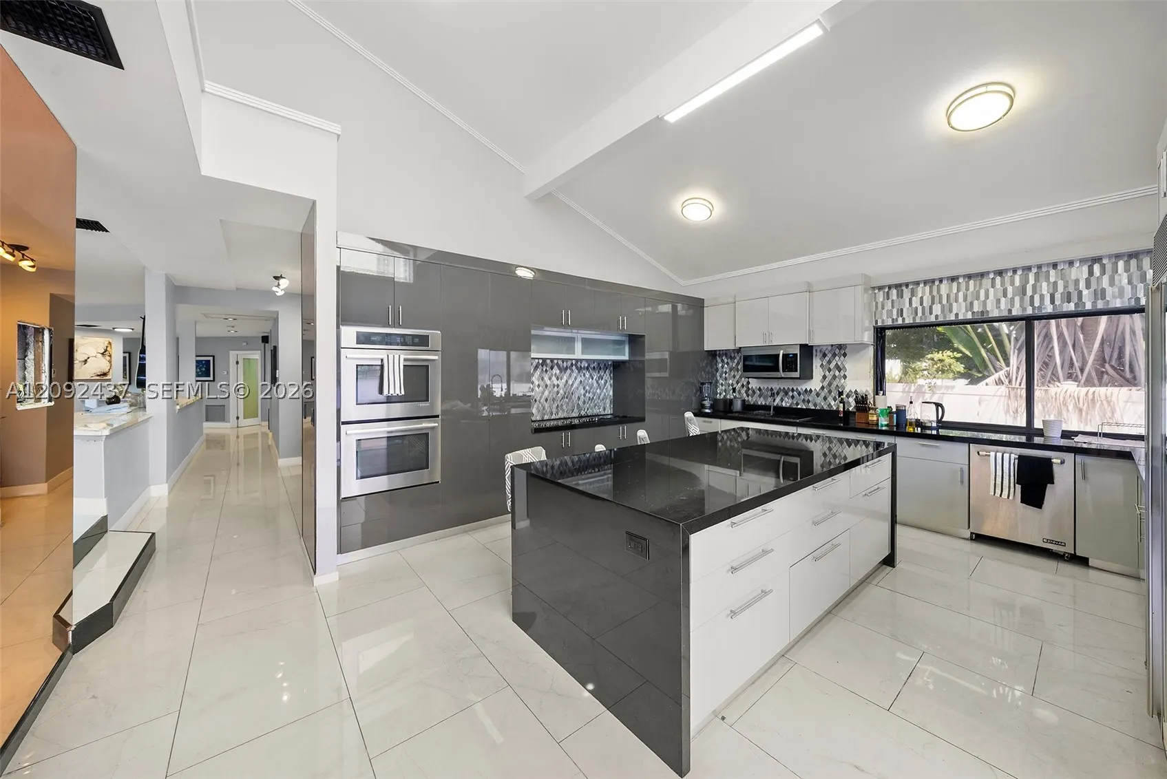 507 Palm Dr