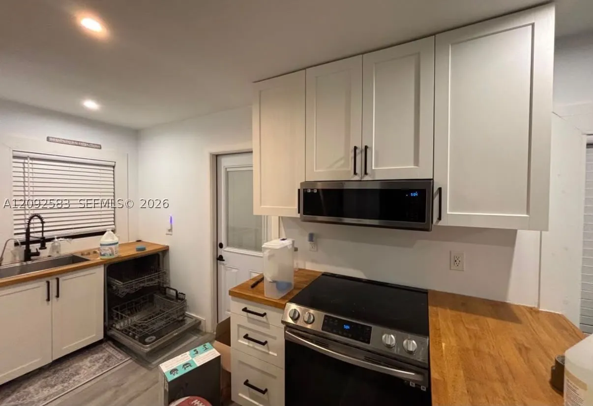 320 NE 57th St ##2