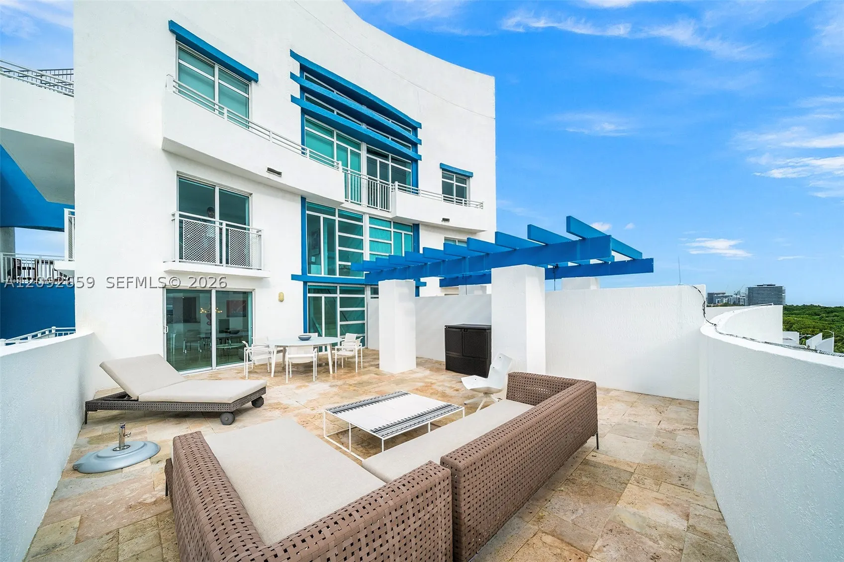 7600 Collins Ave #1012