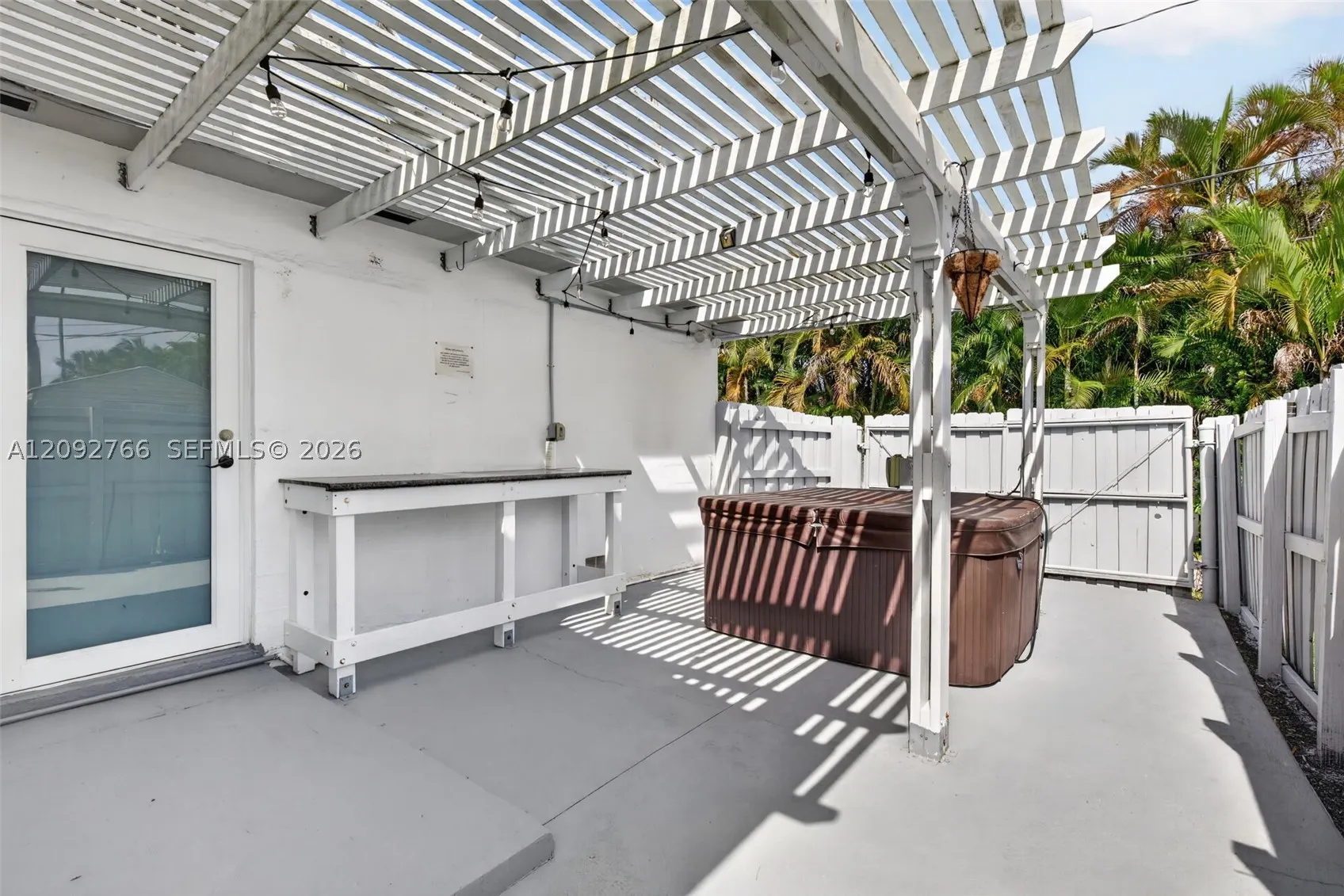 1427 Hollywood Blvd