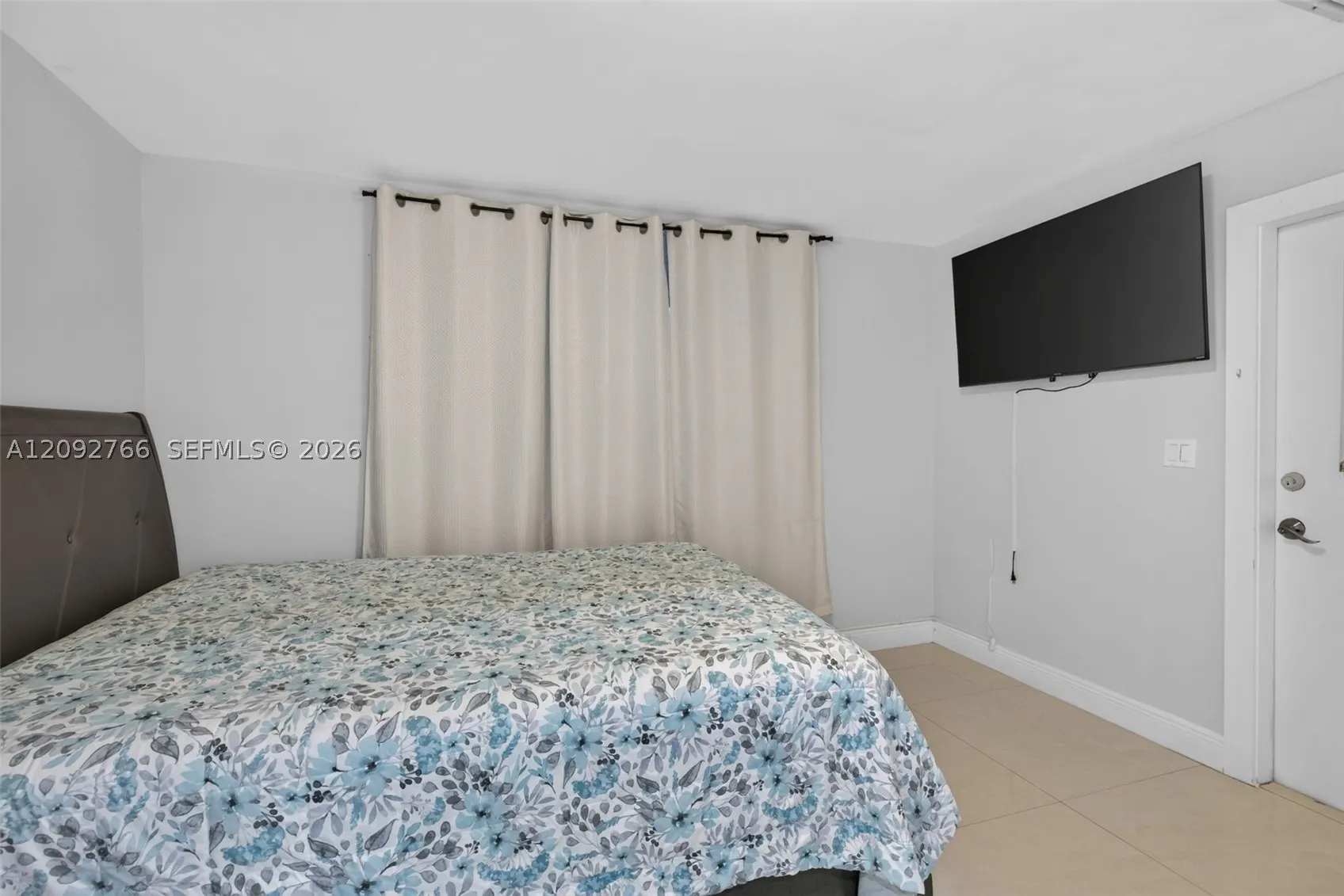 1427 Hollywood Blvd