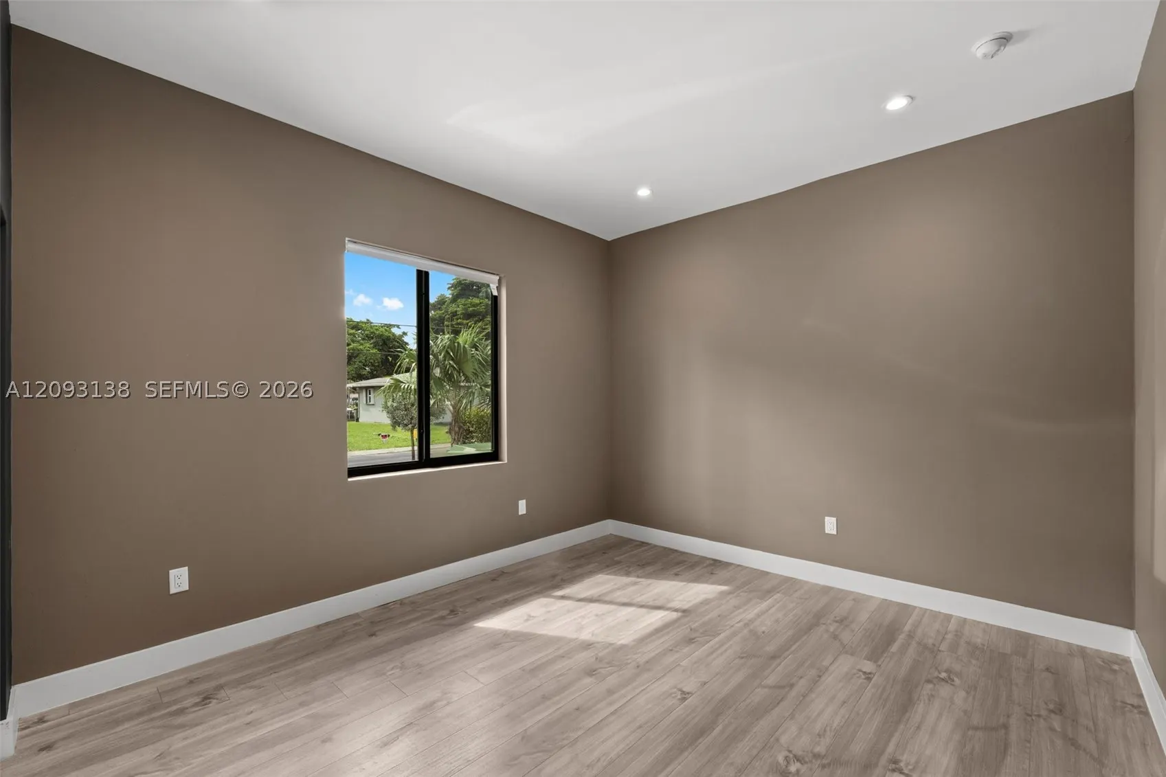 808 NW 5th Ter