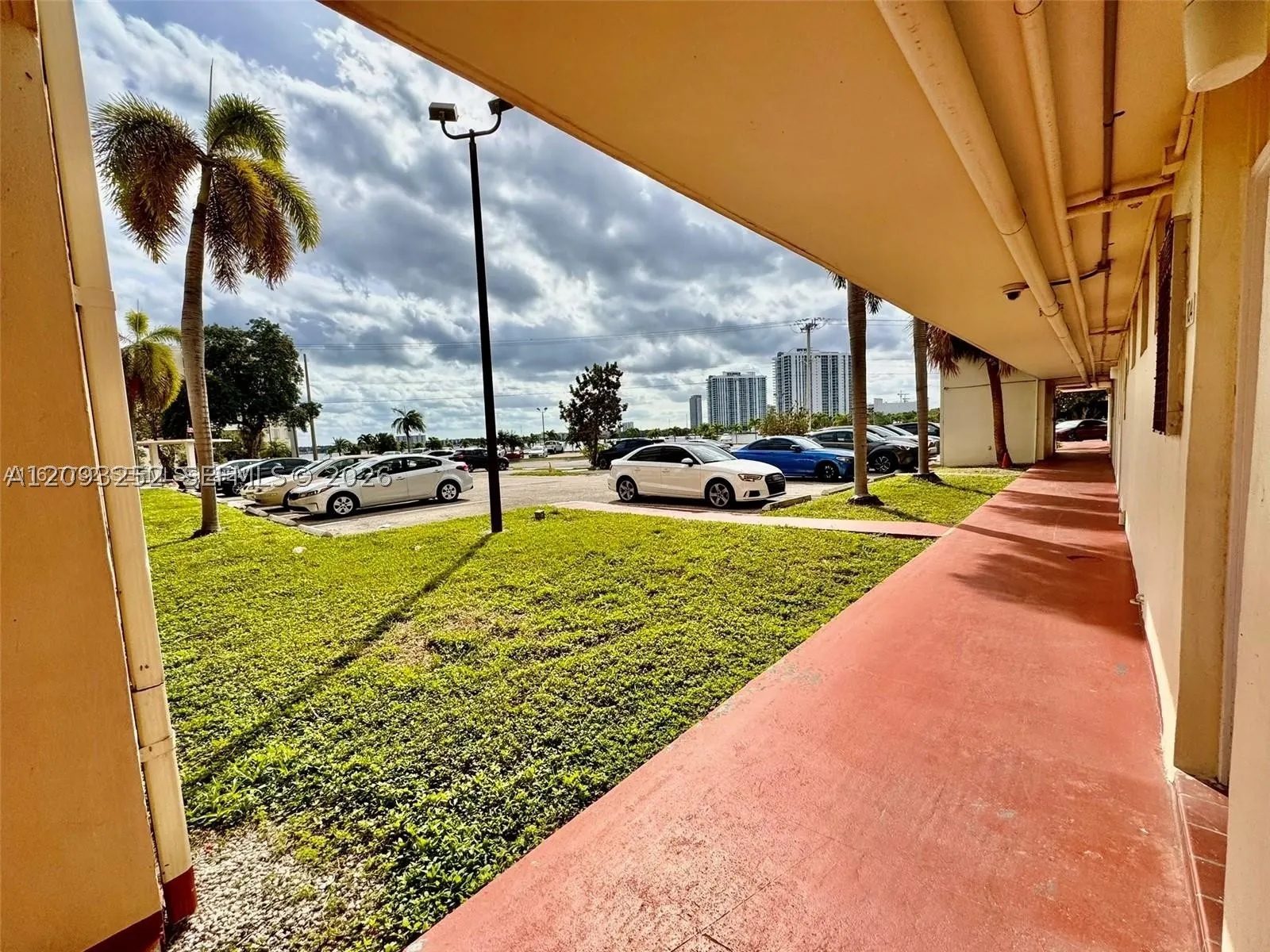 2905 Point East Dr #L102