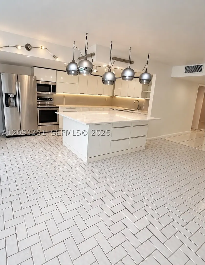 712 NE 26th Ave