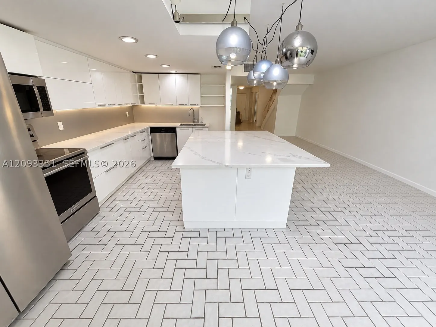712 NE 26th Ave