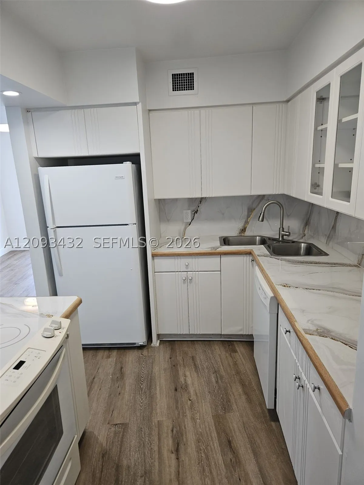 900 Bay Dr #721