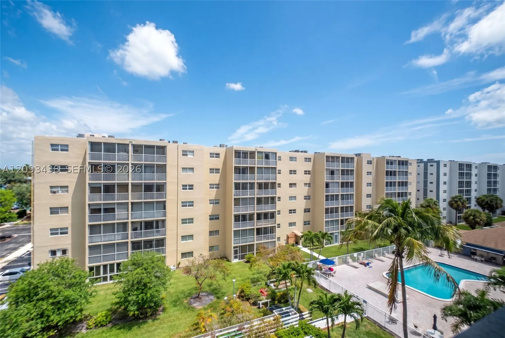 610 NE 12th Ave #602