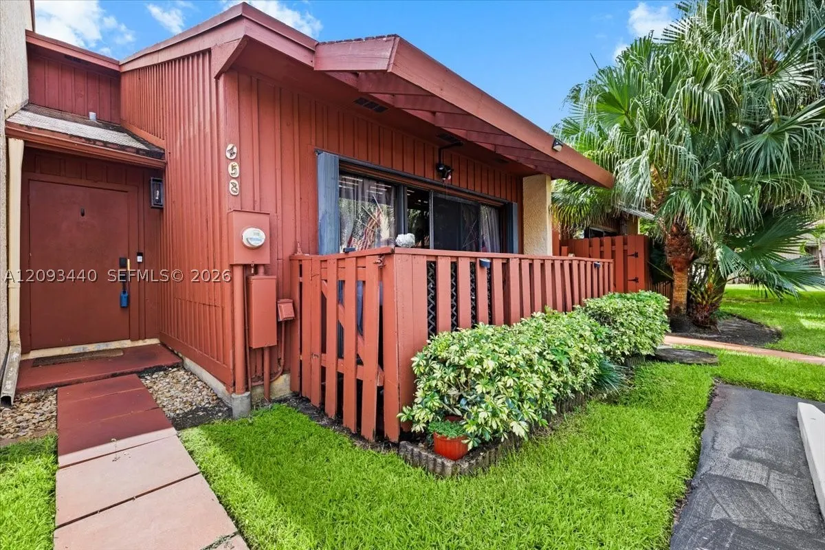 458 SE 11th Ter