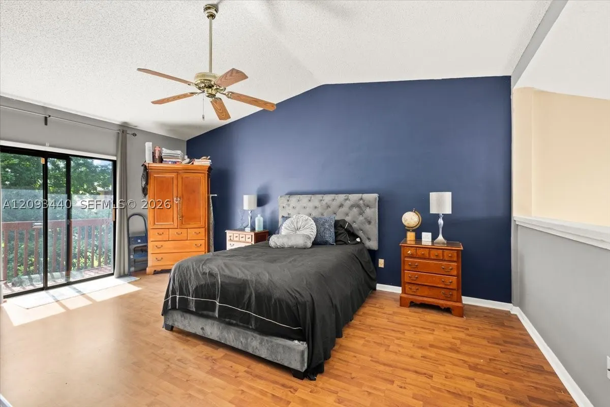 458 SE 11th Ter
