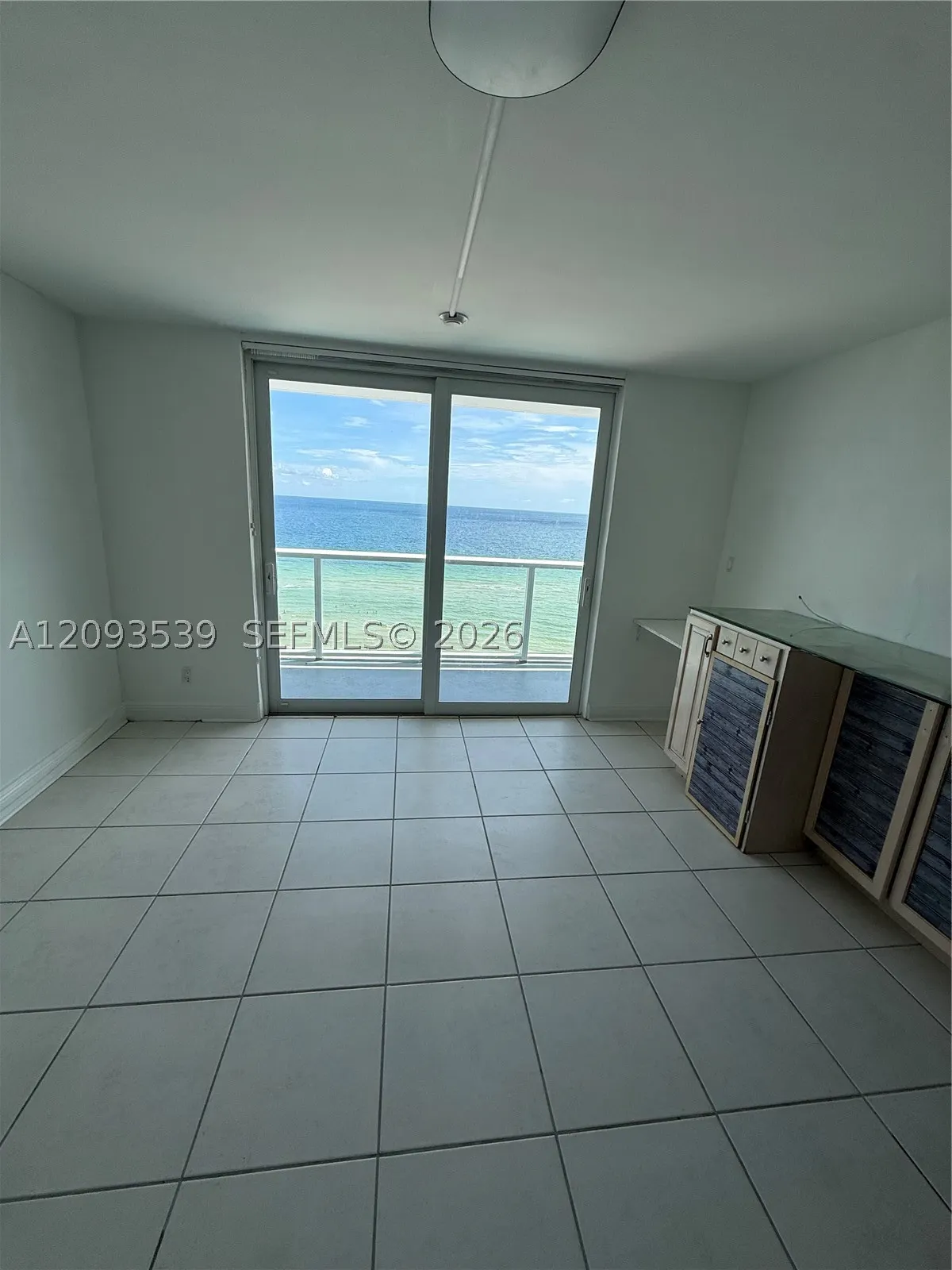 19201 Collins Ave #711