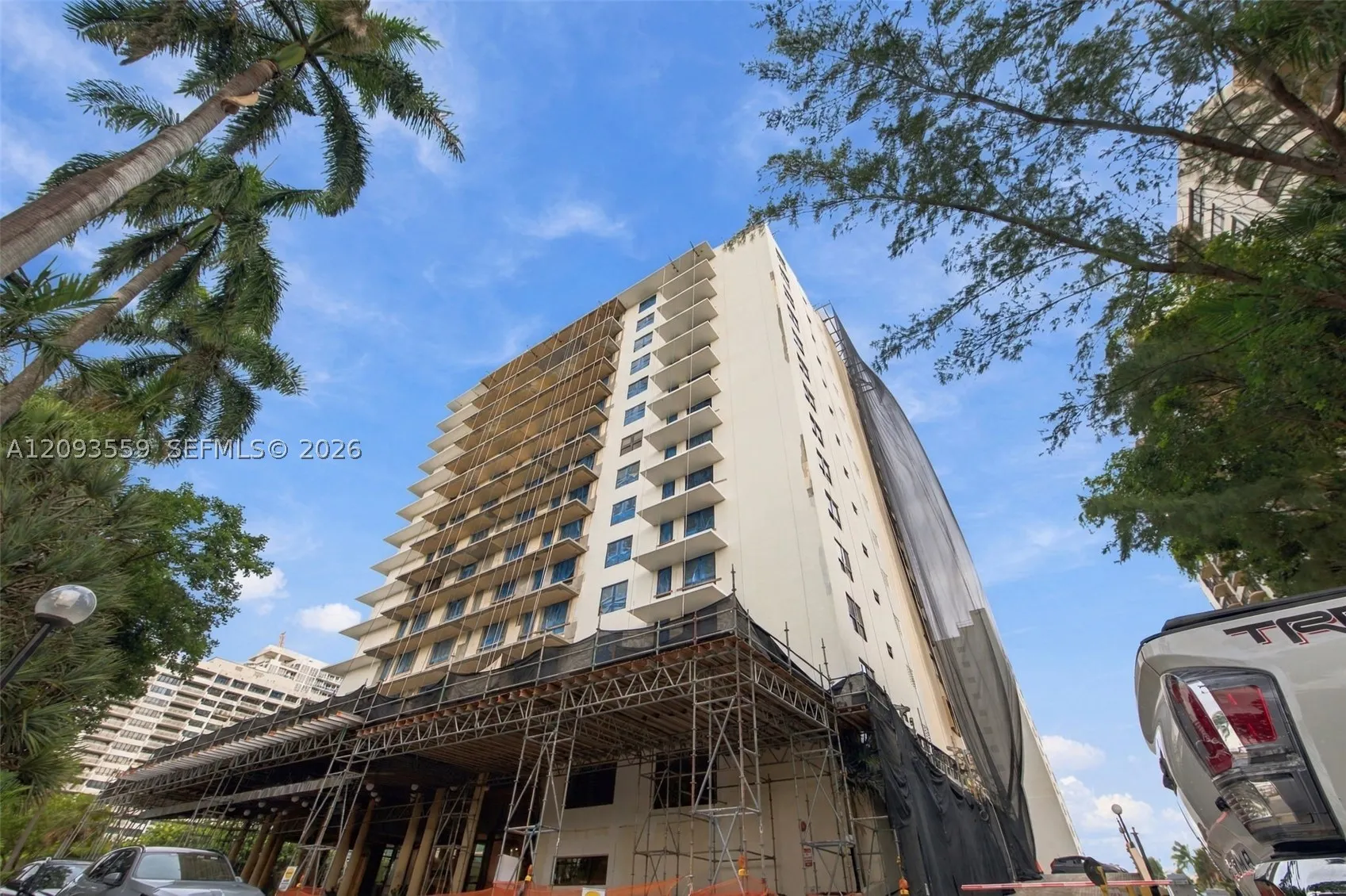 10185 Collins Ave #506