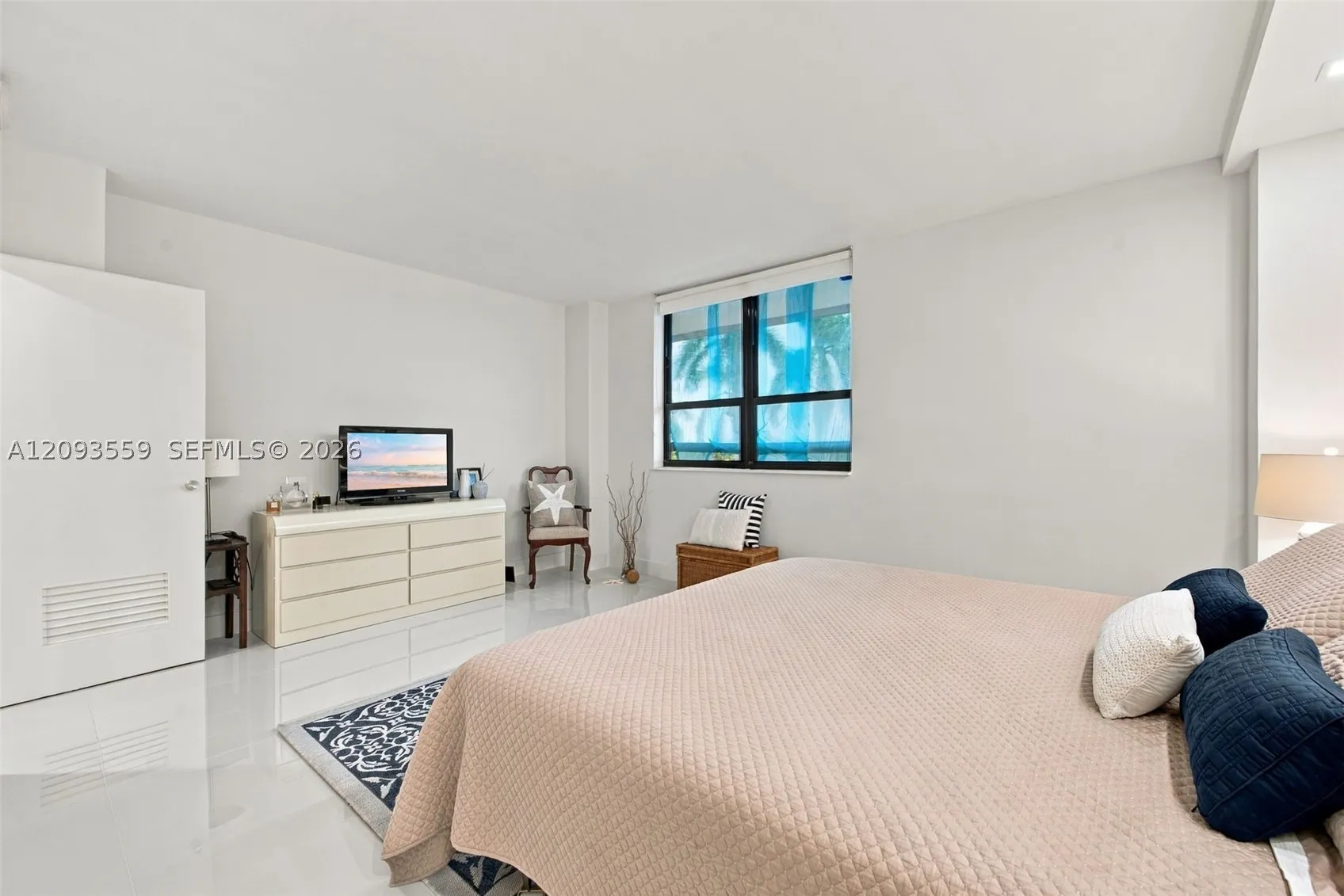 10185 Collins Ave #506