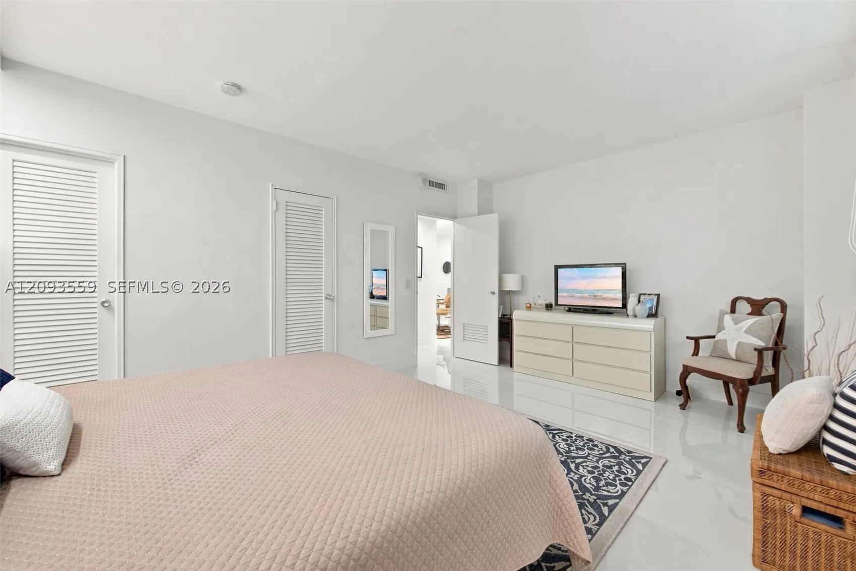 10185 Collins Ave #506