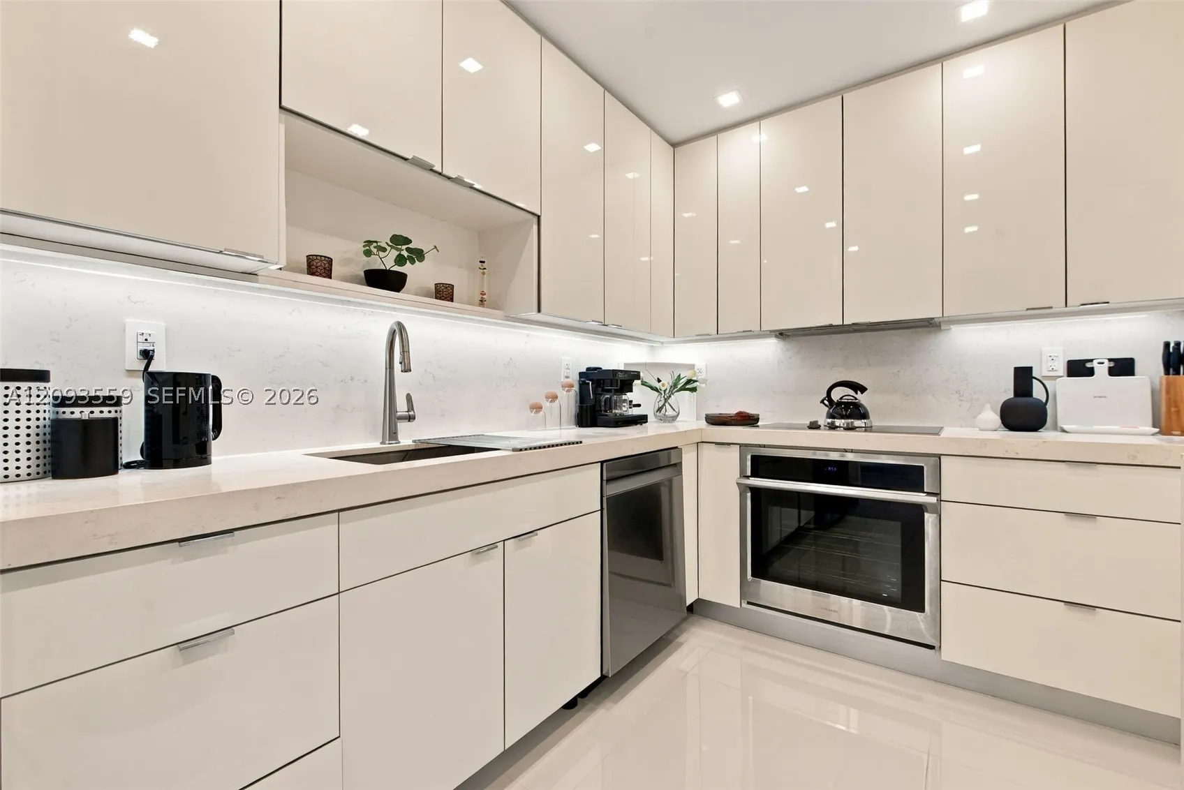 10185 Collins Ave #506