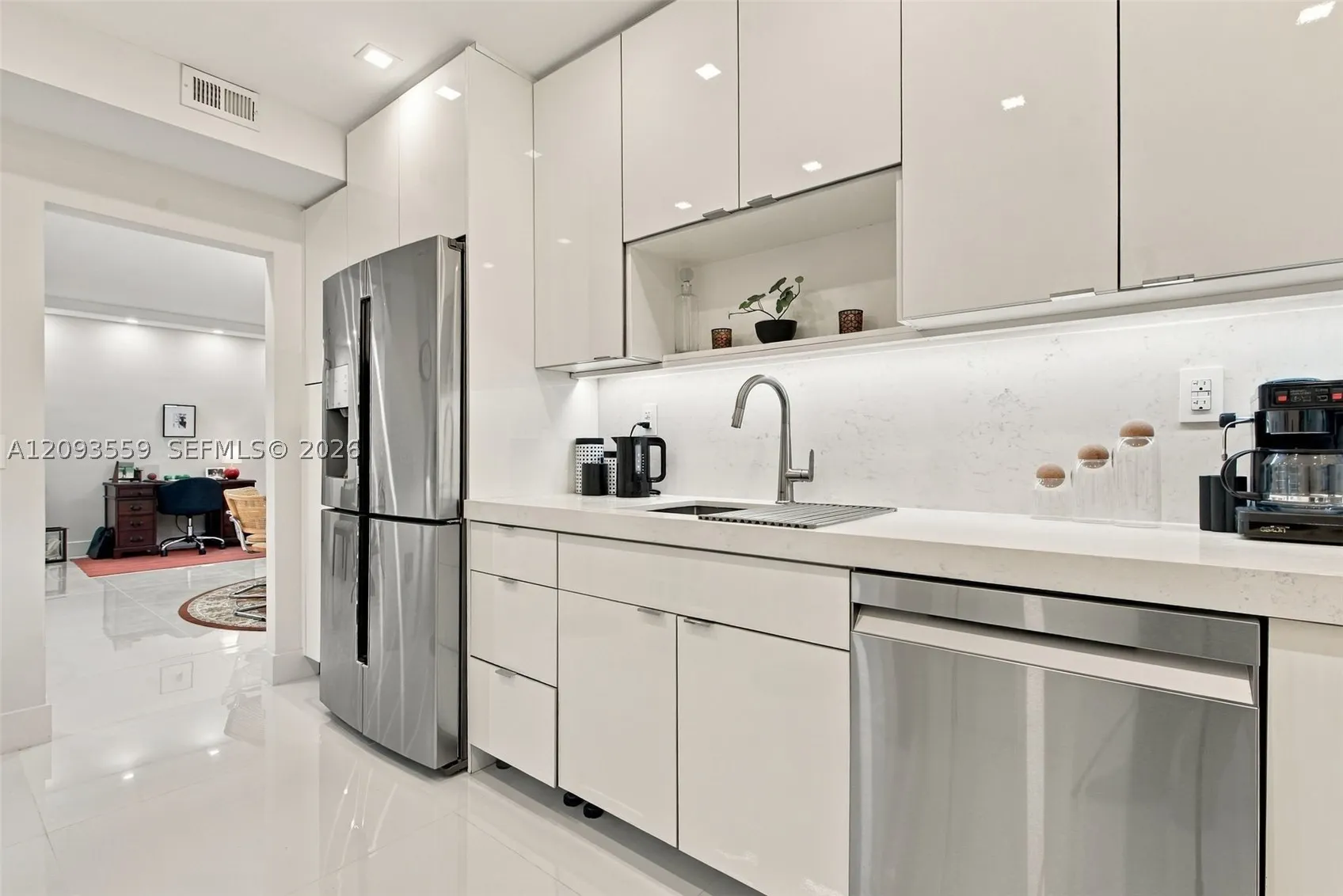 10185 Collins Ave #506