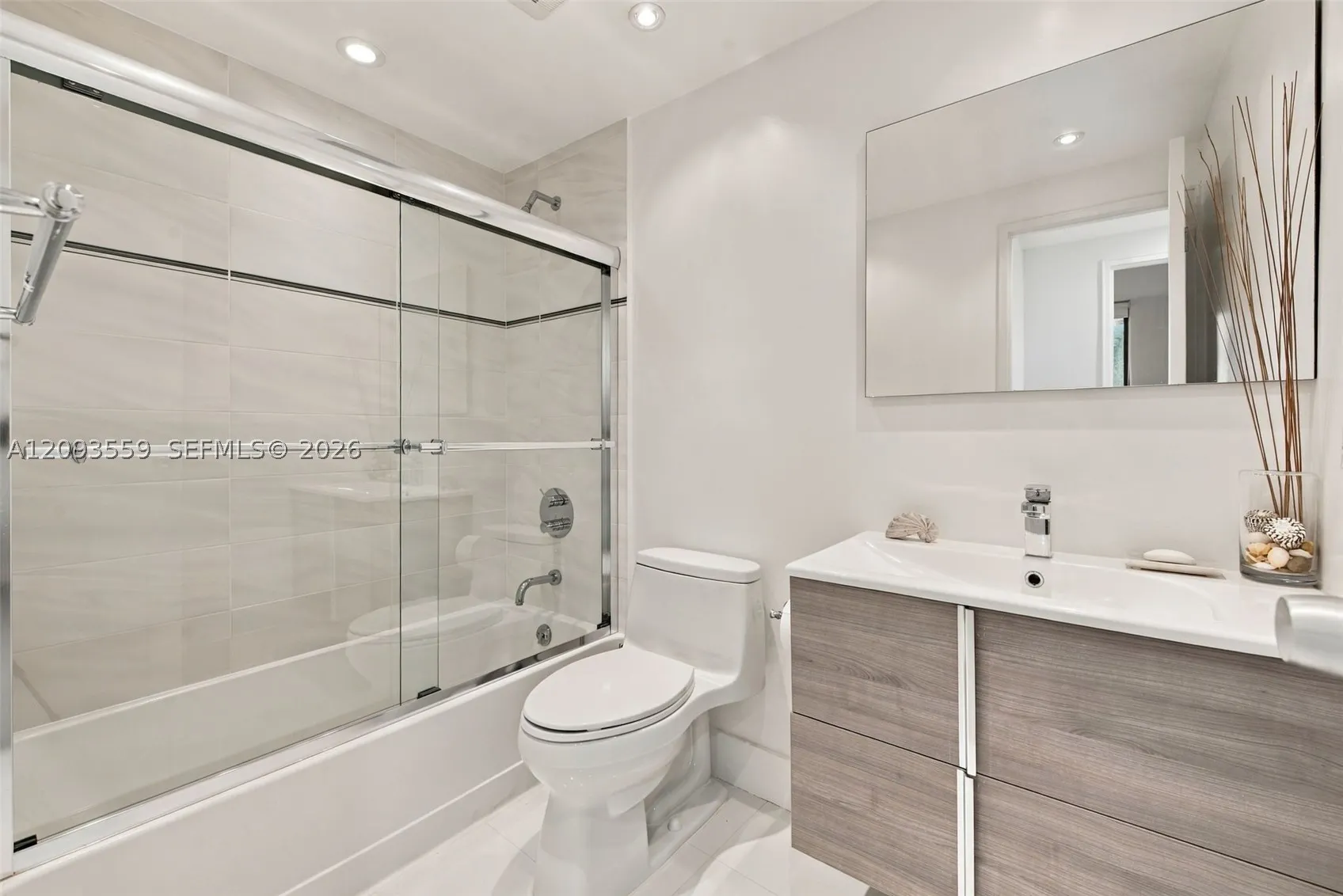 10185 Collins Ave #506