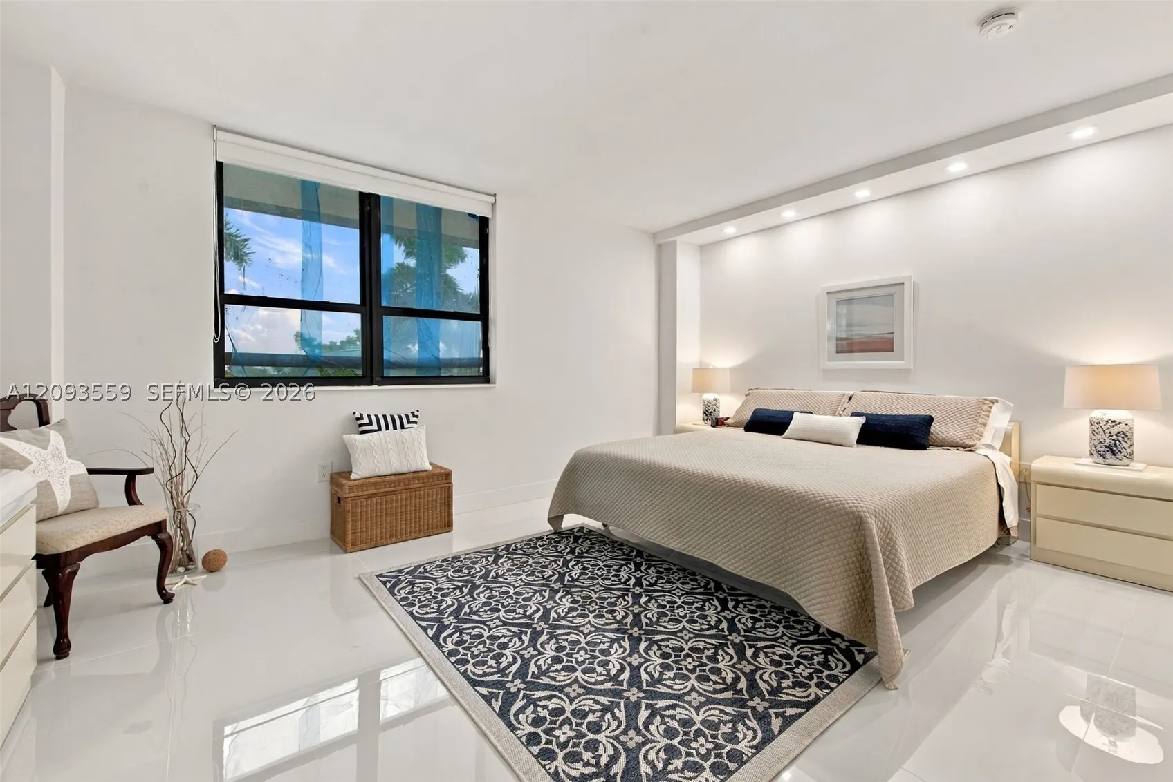 10185 Collins Ave #506