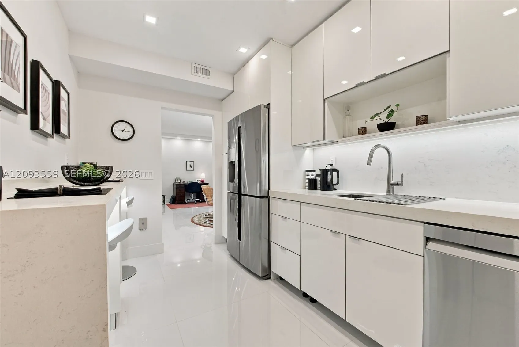 10185 Collins Ave #506