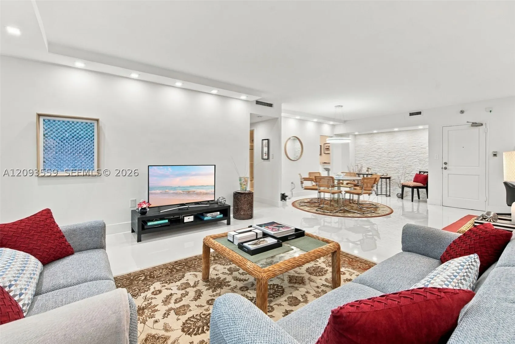 10185 Collins Ave #506
