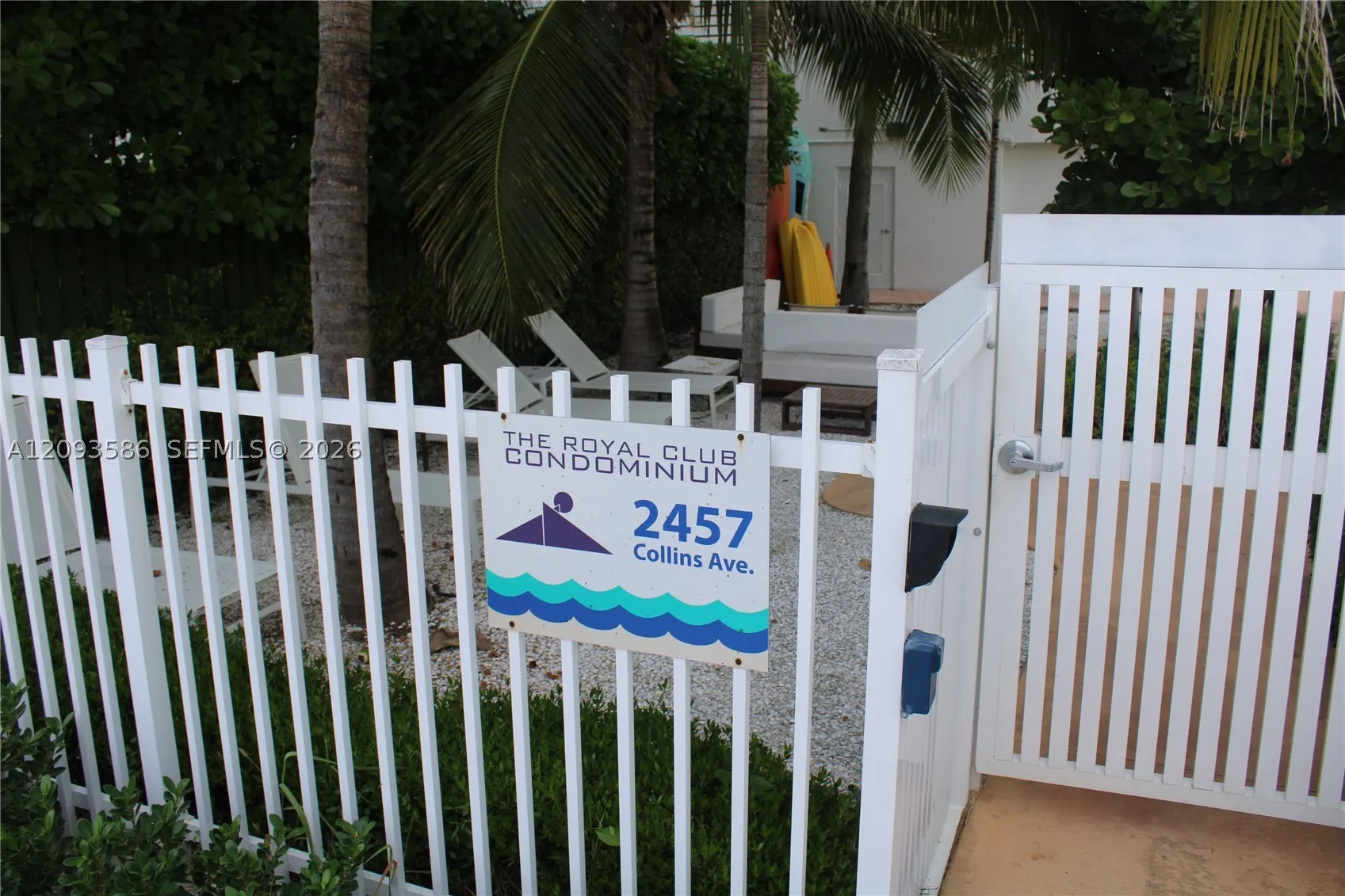 2457 Collins Ave #1502