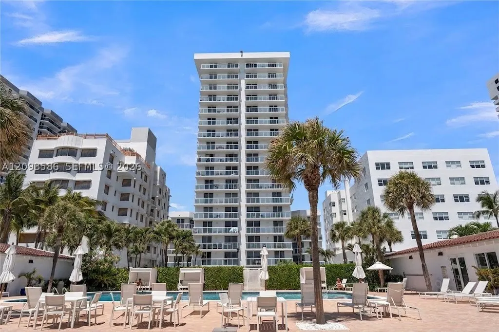 2457 Collins Ave #1502