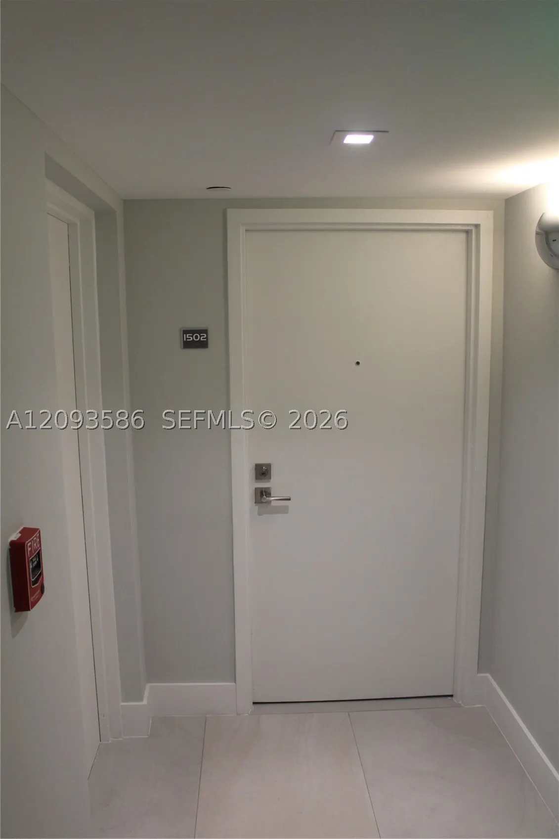 2457 Collins Ave #1502