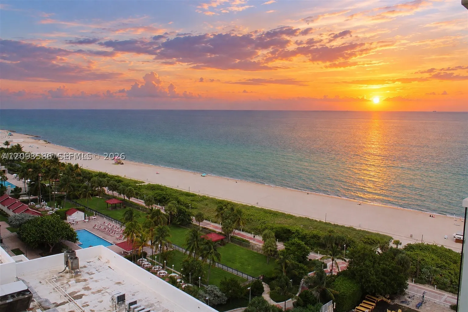 2457 Collins Ave #1502