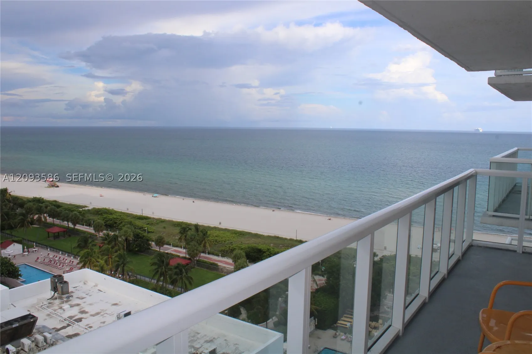 2457 Collins Ave #1502
