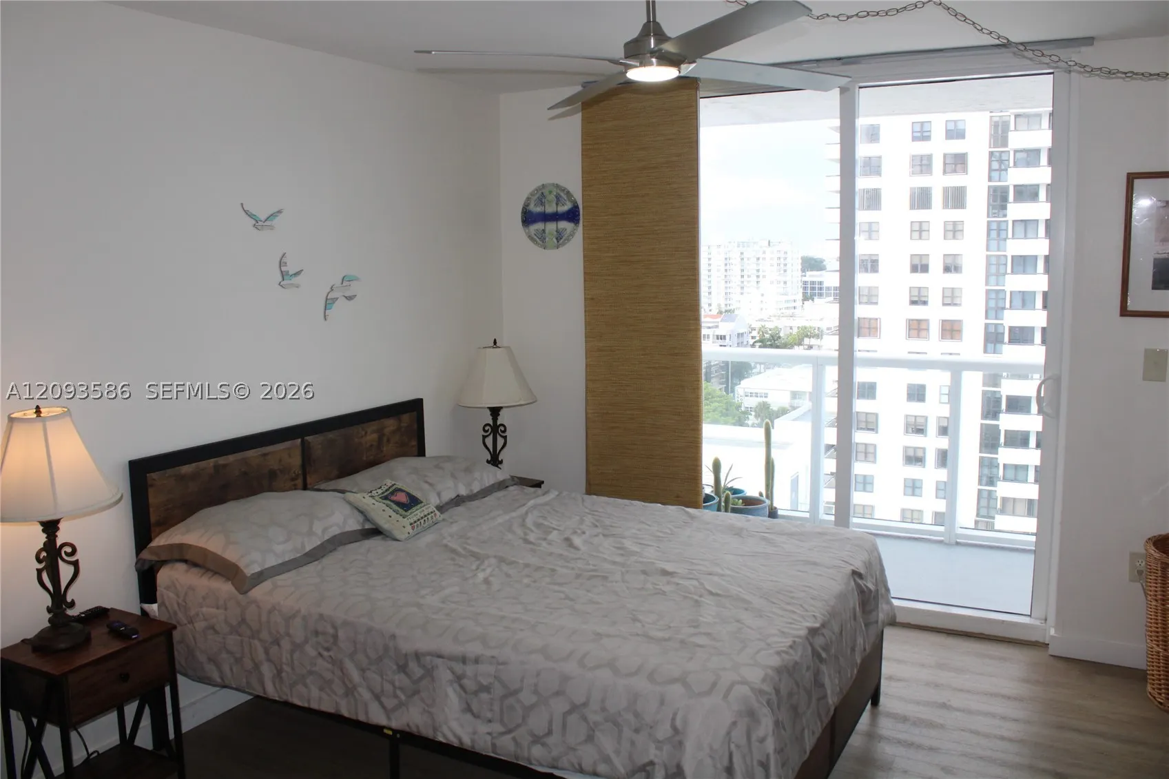 2457 Collins Ave #1502