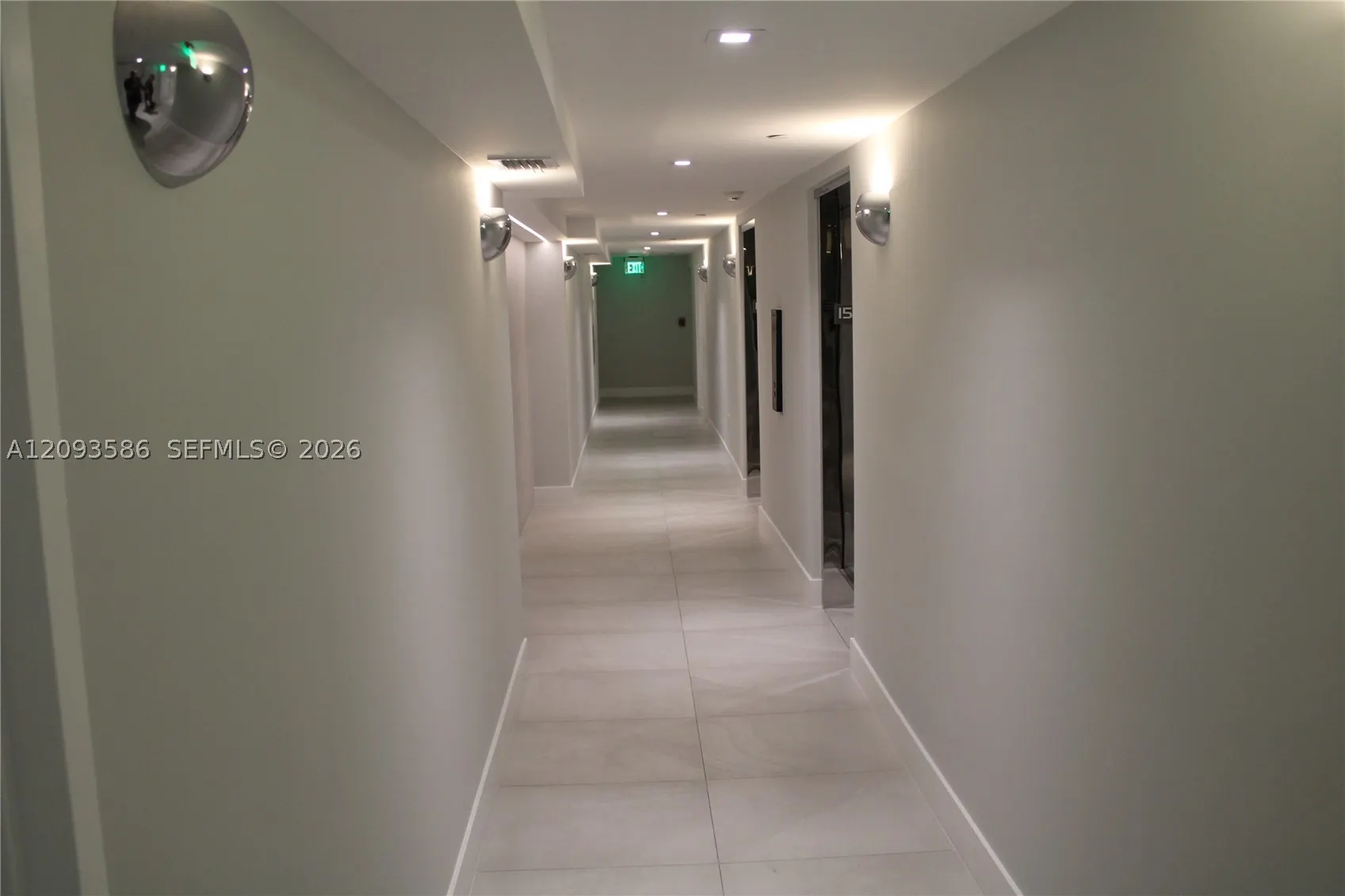 2457 Collins Ave #1502