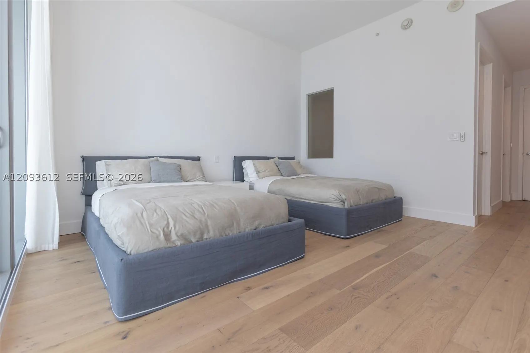 17475 Collins Ave #1802