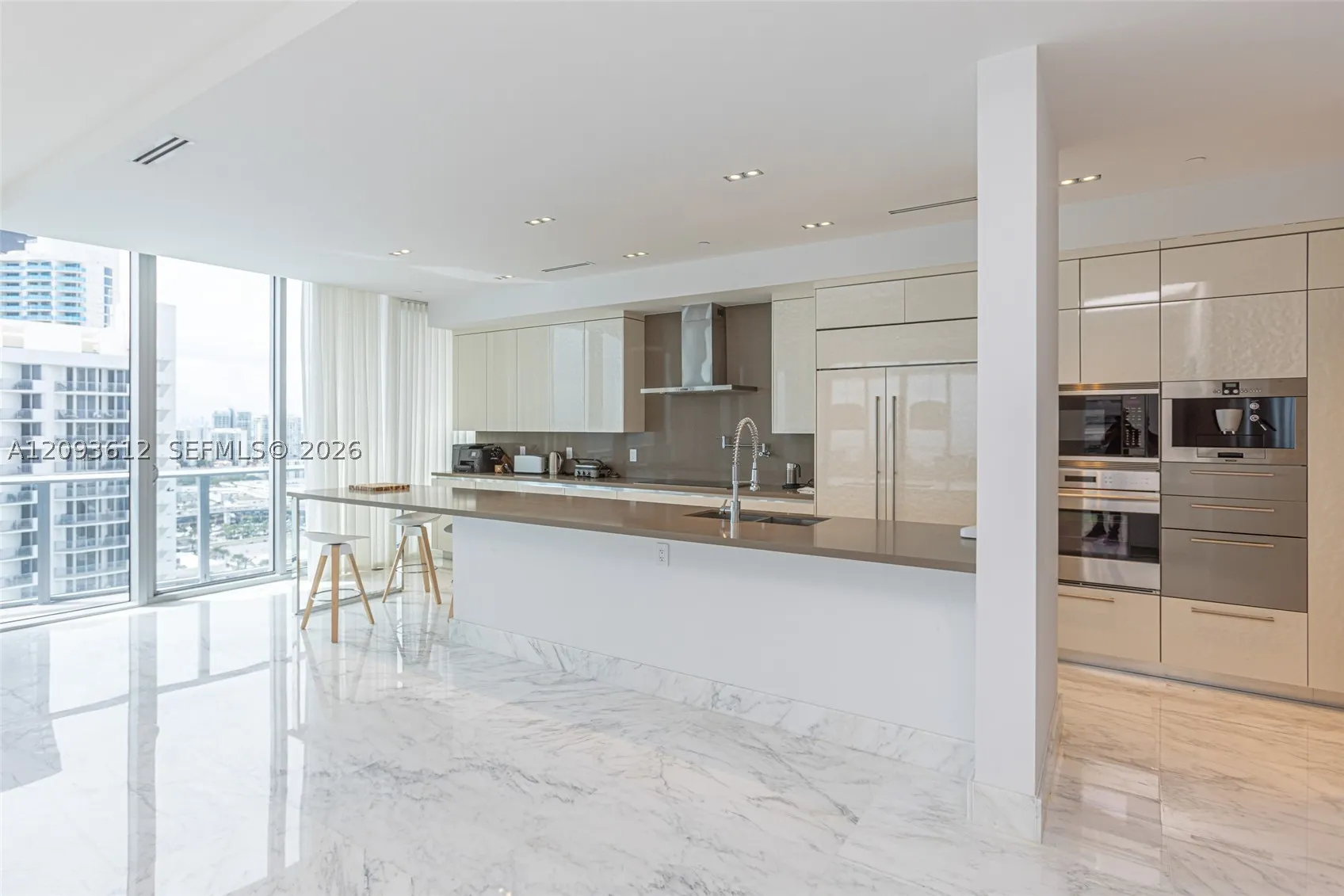 17475 Collins Ave #1802