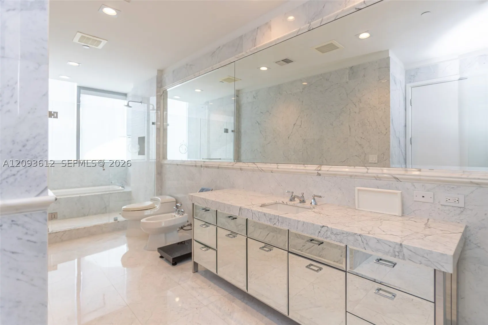 17475 Collins Ave #1802