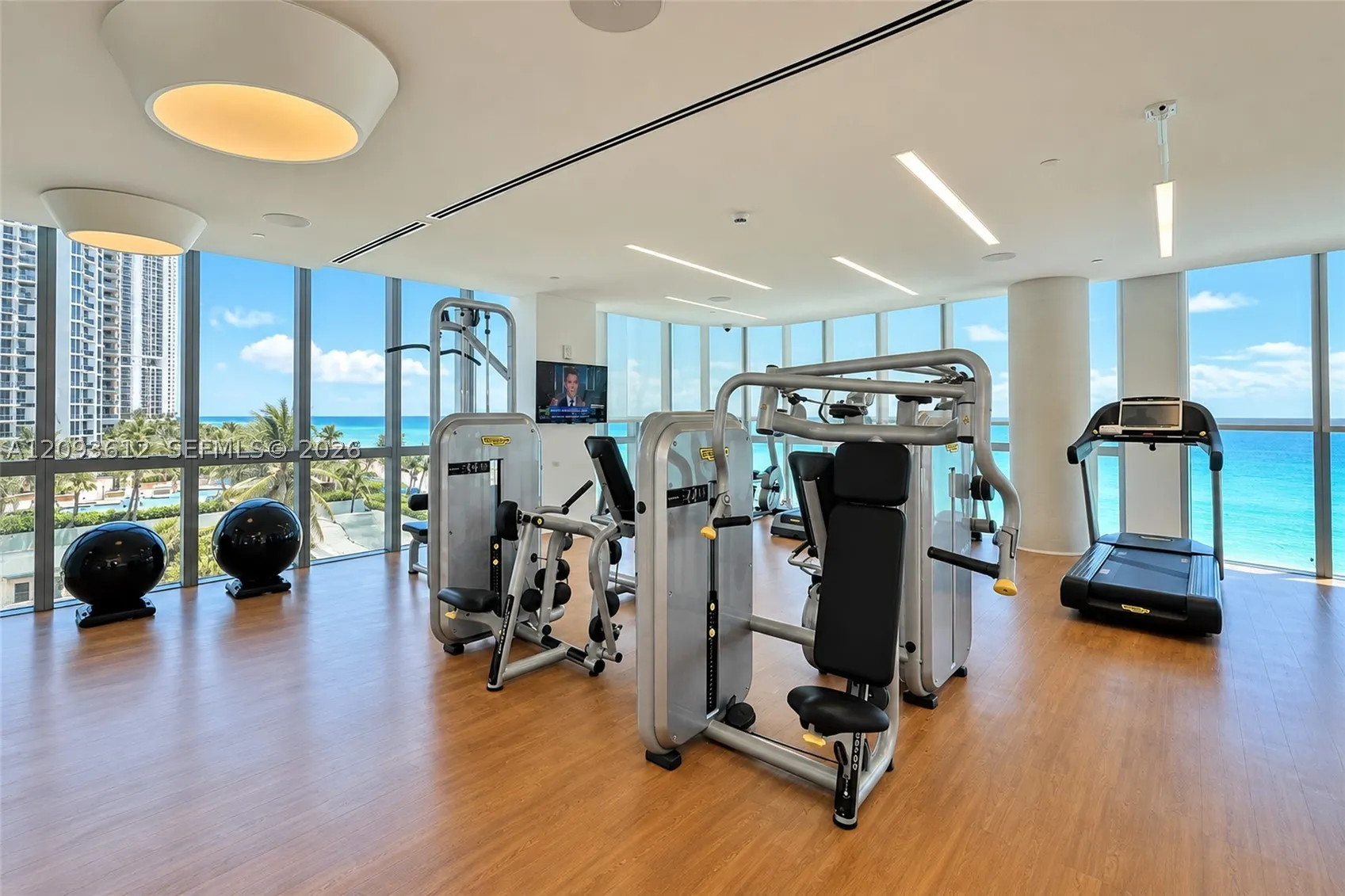17475 Collins Ave #1802