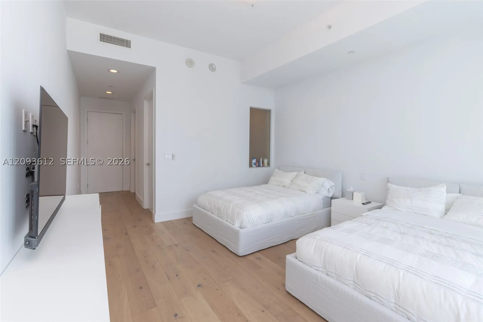 17475 Collins Ave #1802