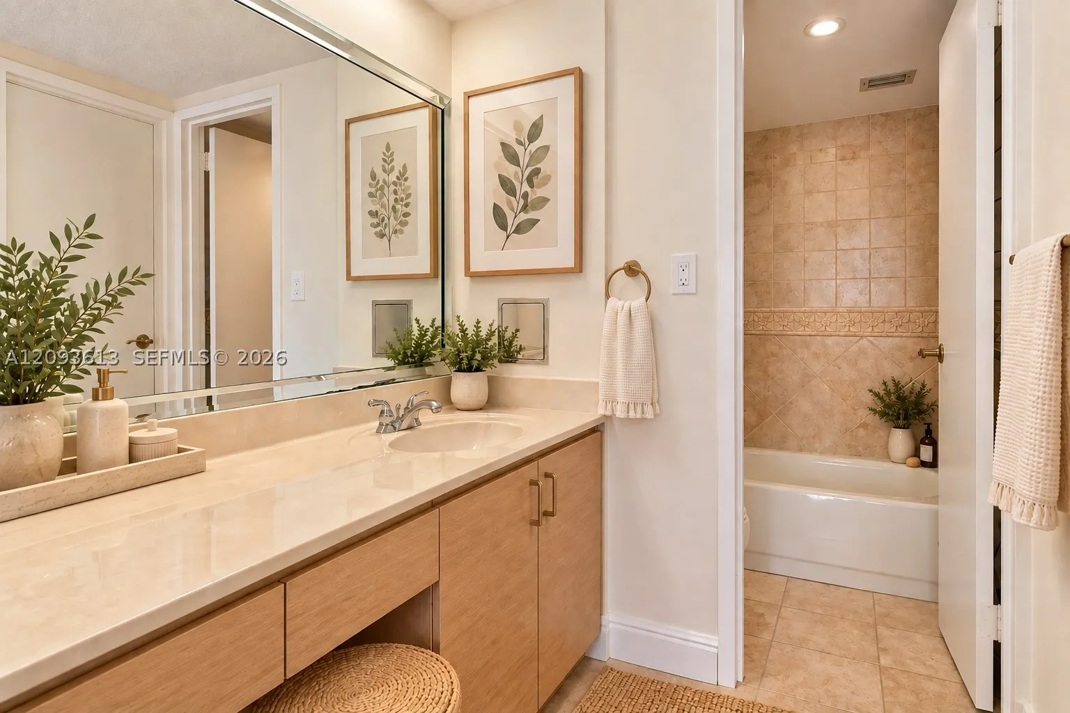 5701 Collins Ave #1007