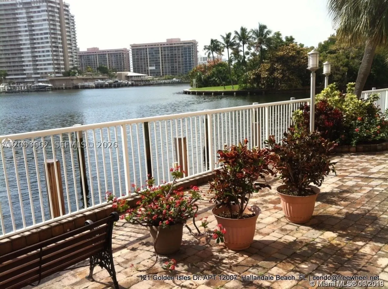 121 Golden Isles Dr #407